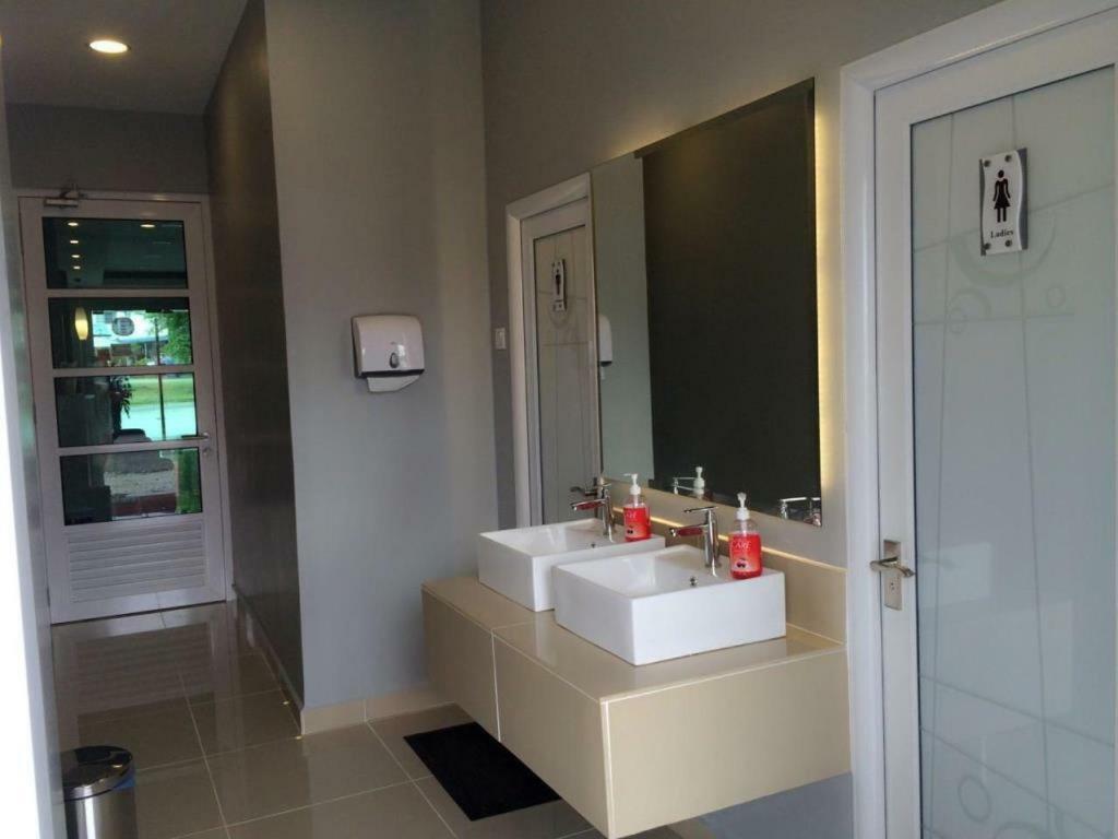 G Langkawi Motel Kuah Buitenkant foto